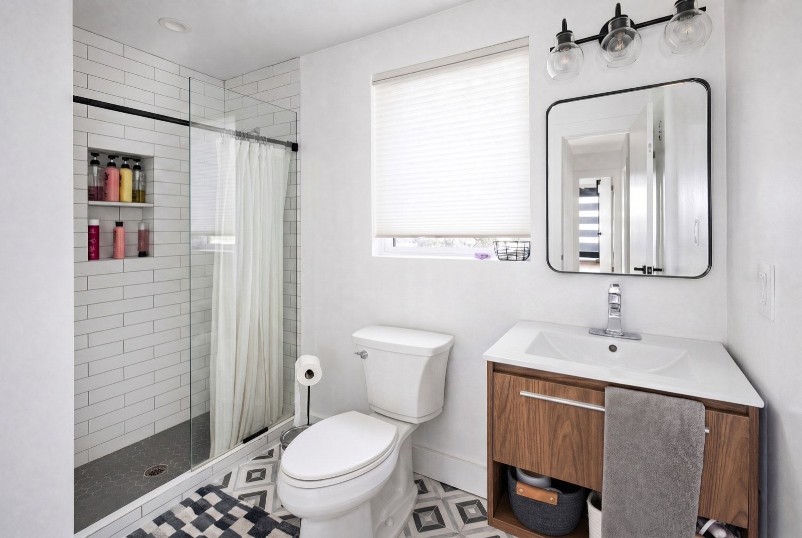 Classic subway-tile bathroom in Oakland